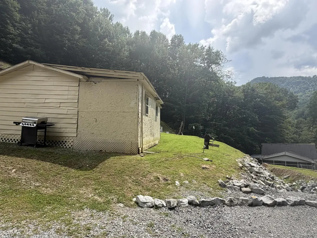 60 Beech Grove Lane Harlan KY 40831