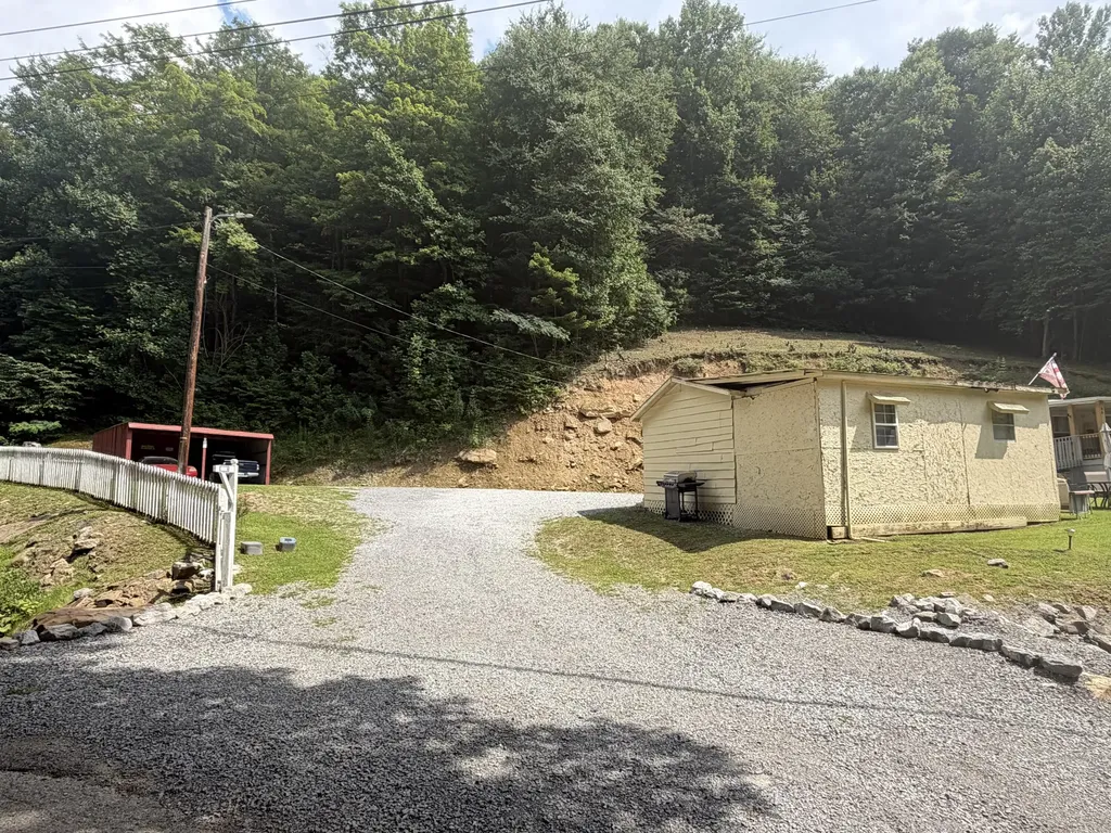60 Beech Grove Lane Harlan KY 40831