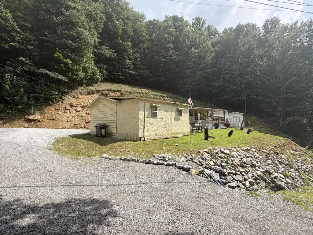 60 Beech Grove Lane Harlan KY 40831
