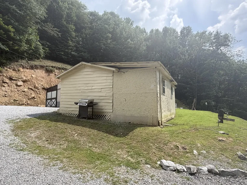 60 Beech Grove Lane Harlan KY 40831