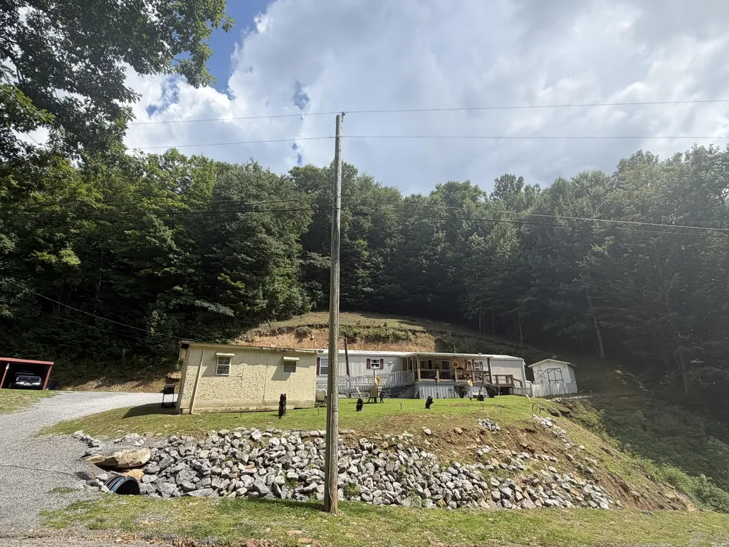 60 Beech Grove Lane Harlan KY 40831