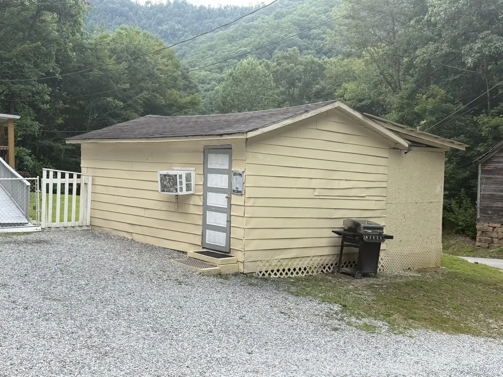 60 Beech Grove Lane Harlan KY 40831