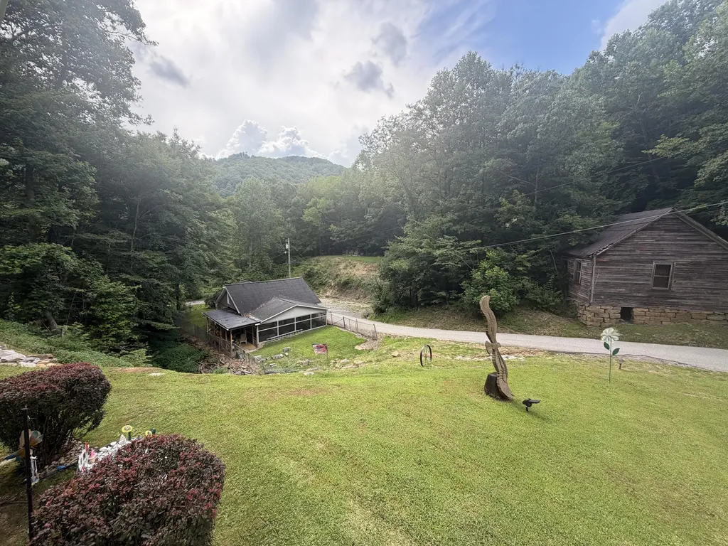 60 Beech Grove Lane Harlan KY 40831
