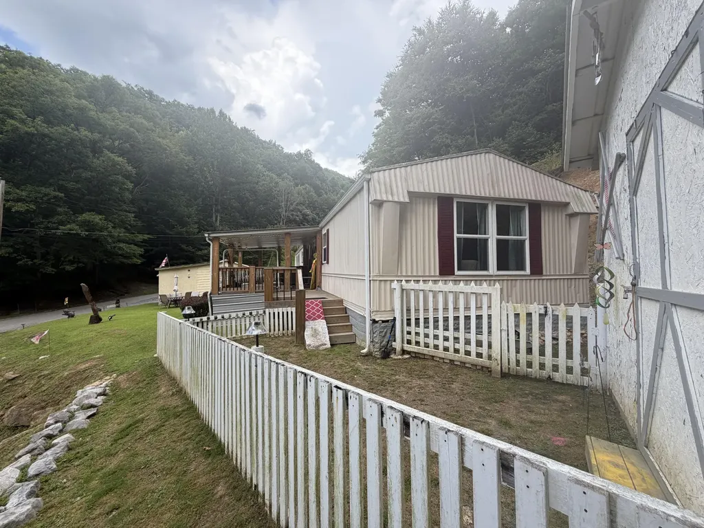60 Beech Grove Lane Harlan KY 40831