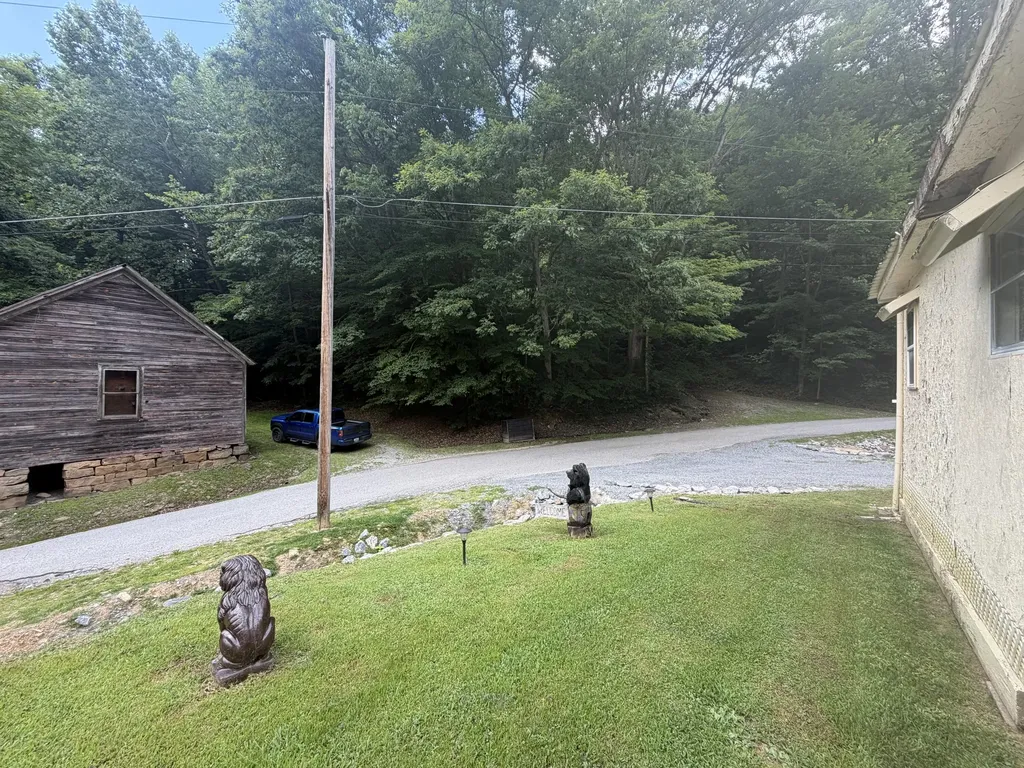 60 Beech Grove Lane Harlan KY 40831