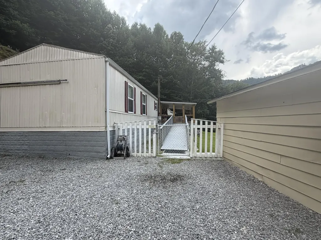 60 Beech Grove Lane Harlan KY 40831