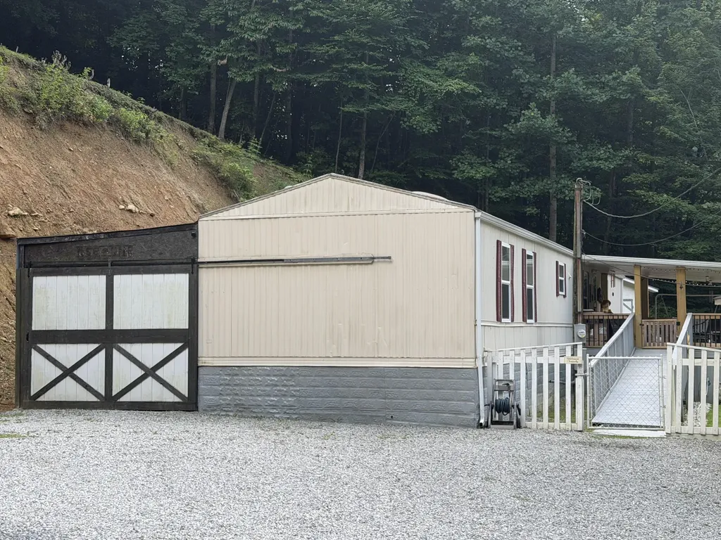 60 Beech Grove Lane Harlan KY 40831