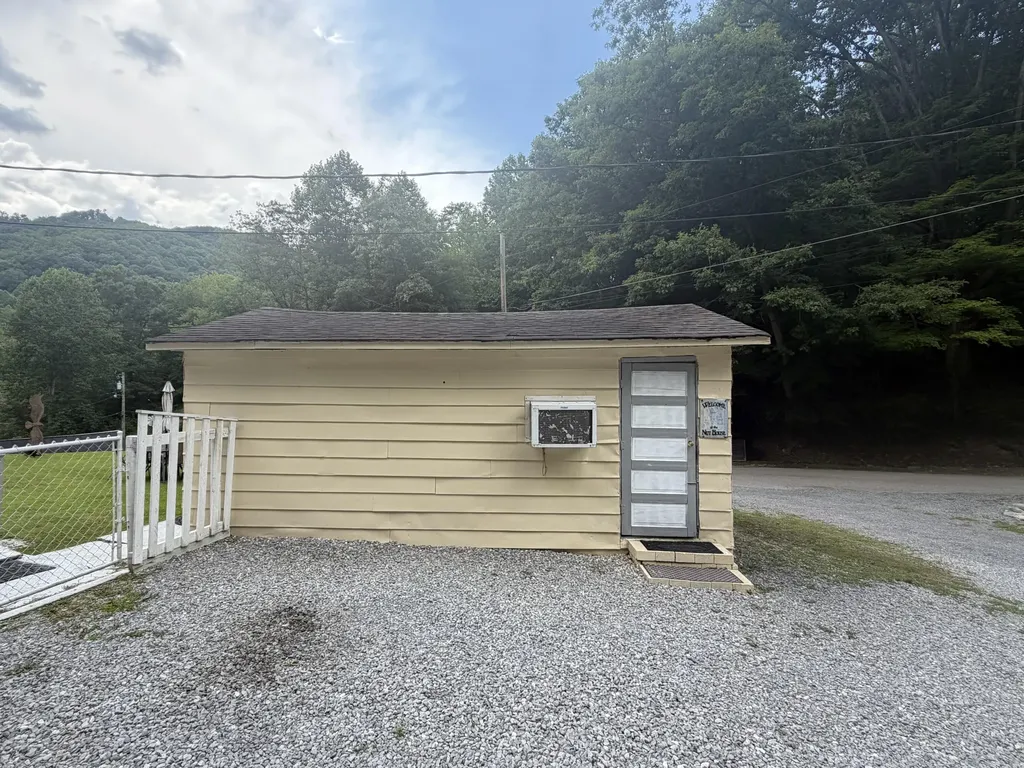60 Beech Grove Lane Harlan KY 40831