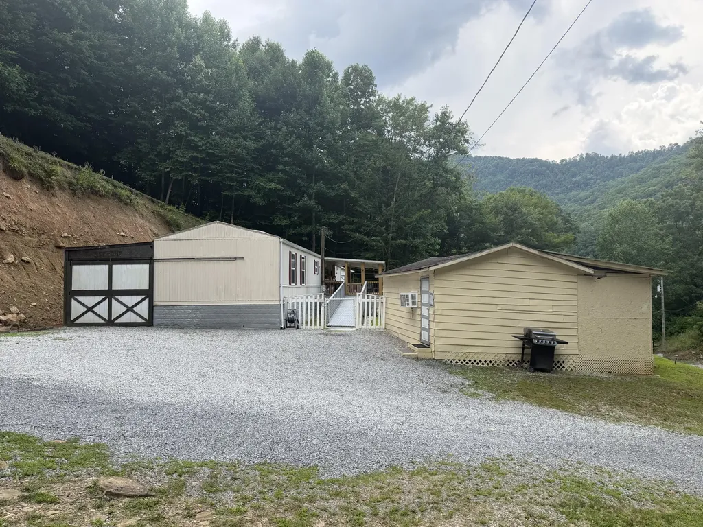 60 Beech Grove Lane Harlan KY 40831