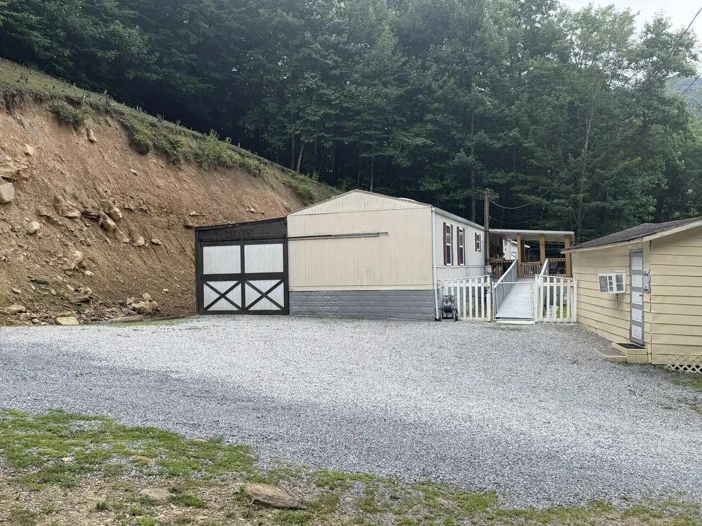 60 Beech Grove Lane Harlan KY 40831