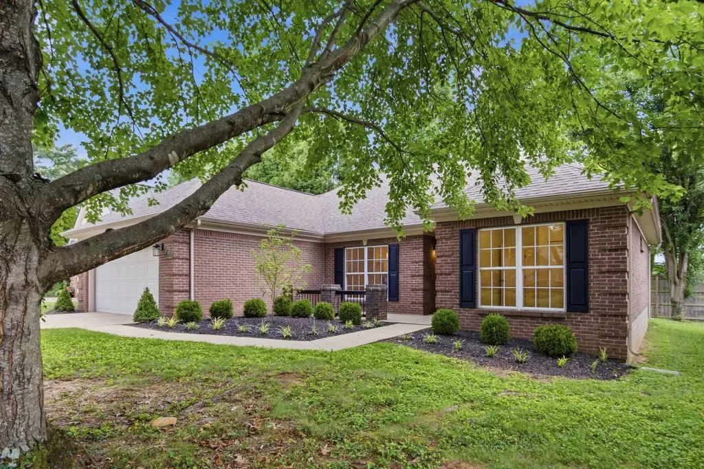1737 Headley Green Lexington KY 40504