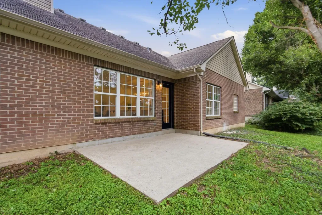 1737 Headley Green Lexington KY 40504