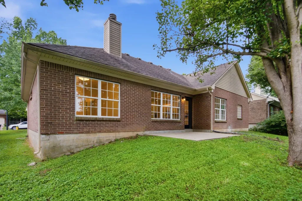 1737 Headley Green Lexington KY 40504