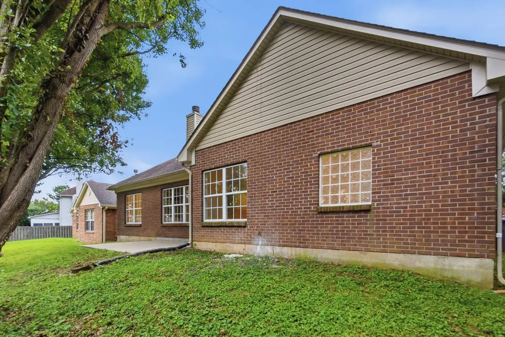 1737 Headley Green Lexington KY 40504