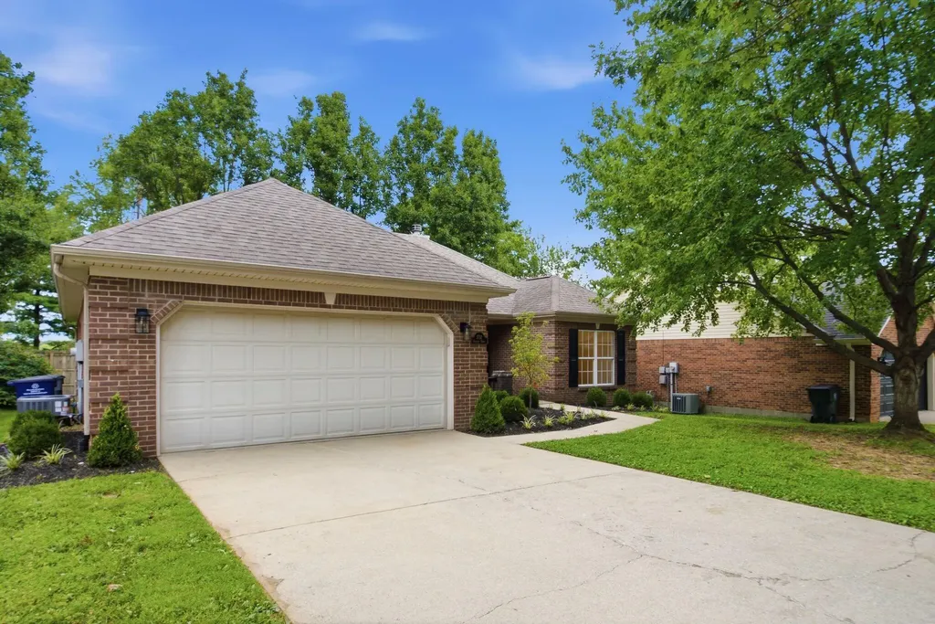 1737 Headley Green Lexington KY 40504