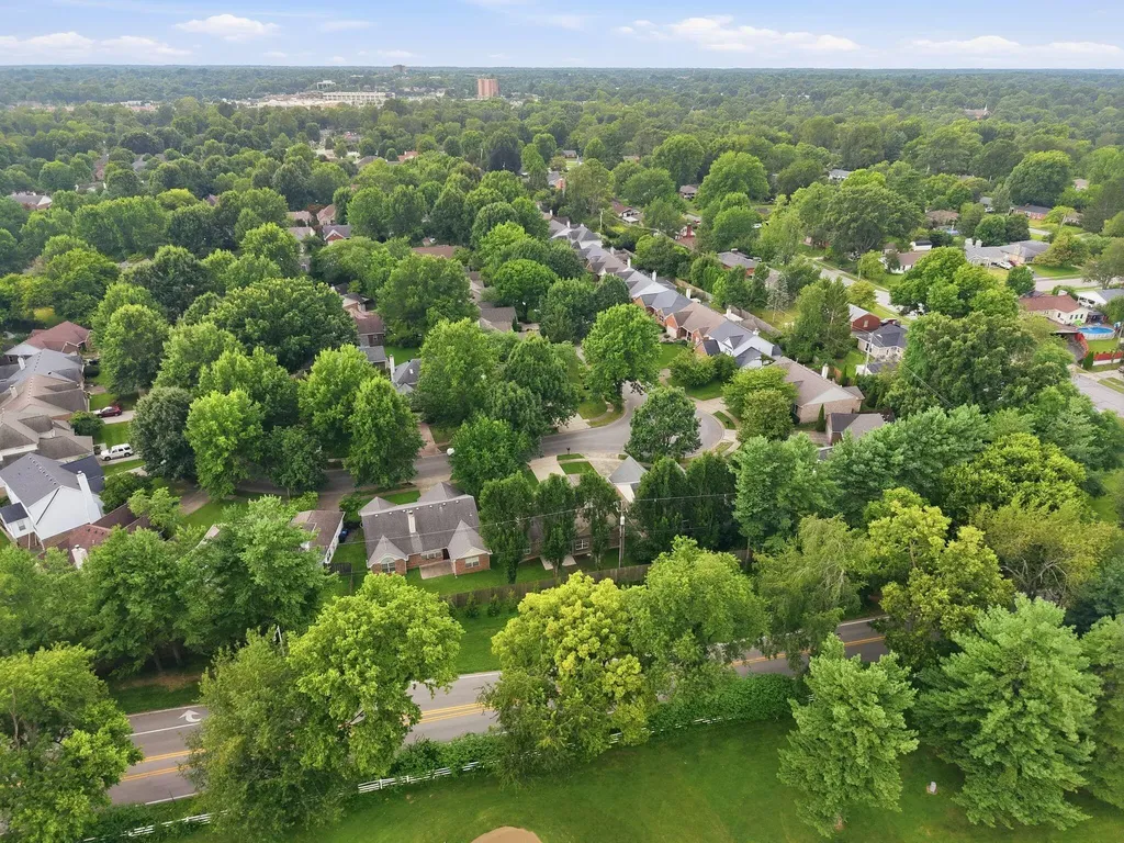 1737 Headley Green Lexington KY 40504