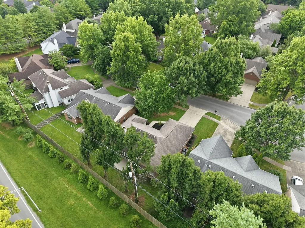 1737 Headley Green Lexington KY 40504