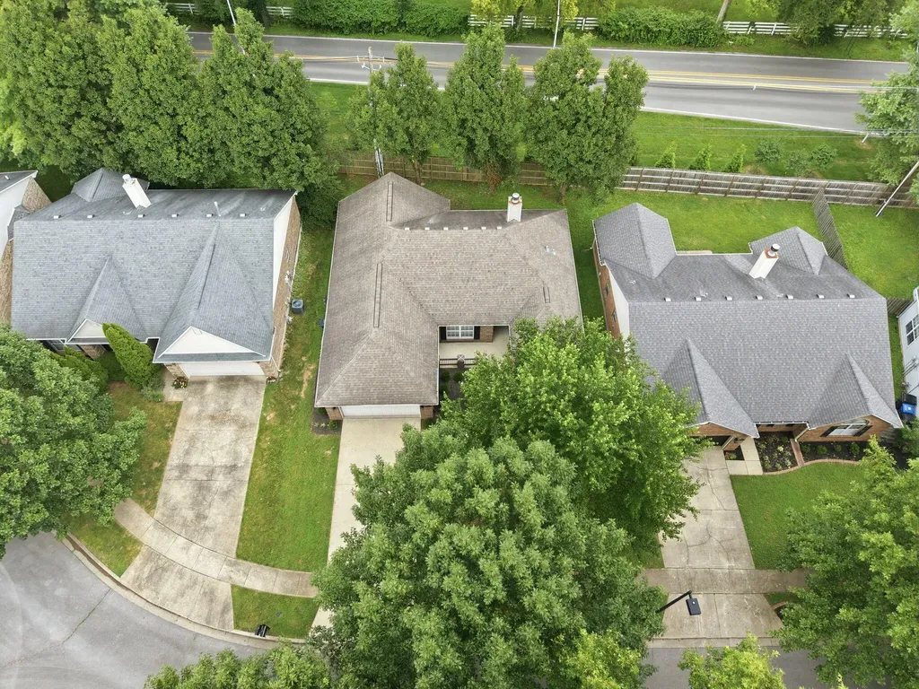 1737 Headley Green Lexington KY 40504