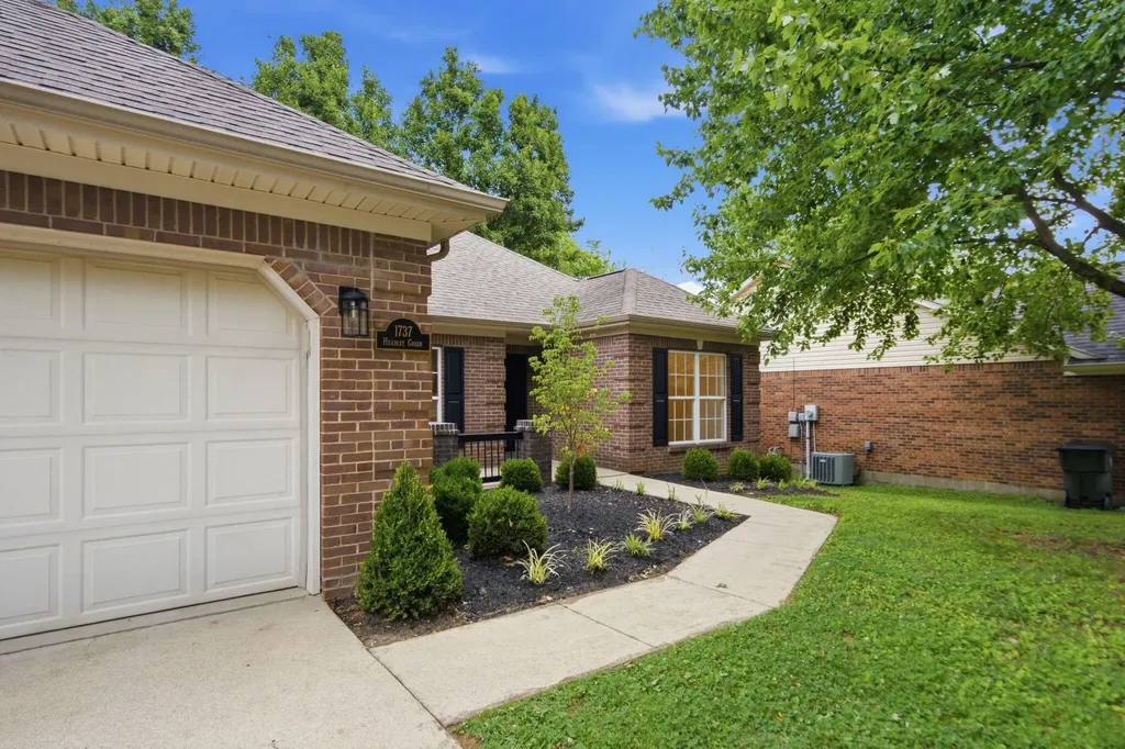 1737 Headley Green Lexington KY 40504