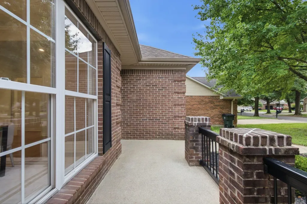 1737 Headley Green Lexington KY 40504