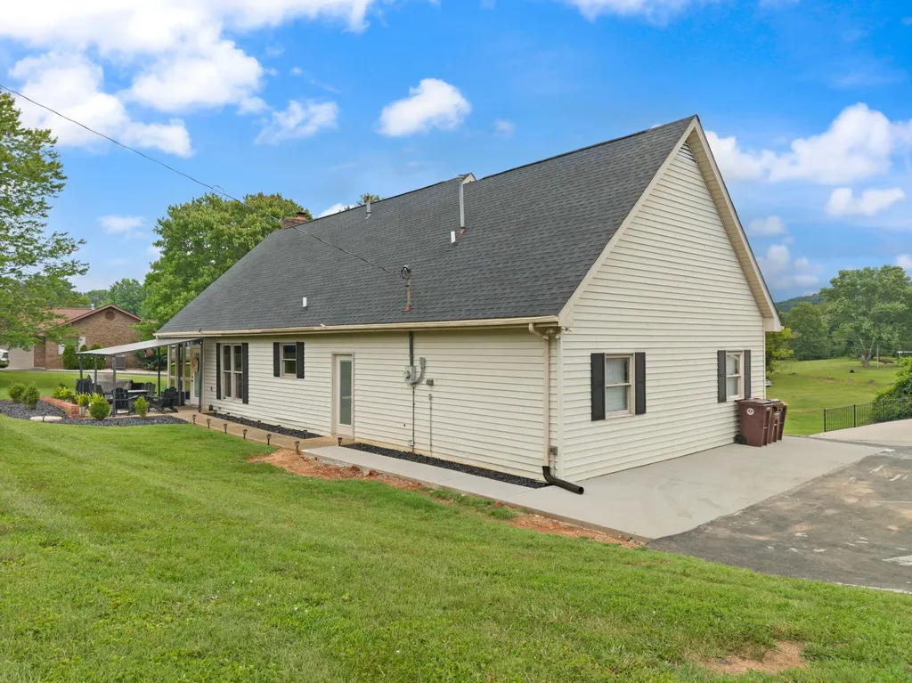 111 S Maplewood Drive Somerset KY 42501
