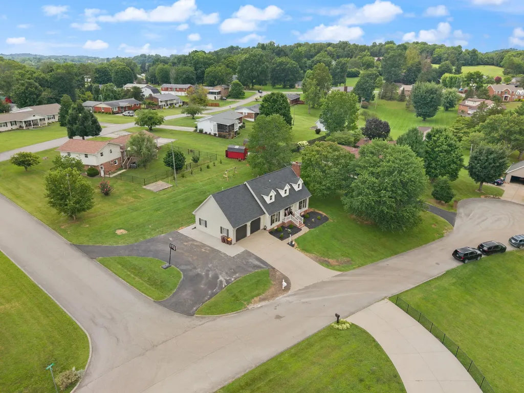 111 S Maplewood Drive Somerset KY 42501