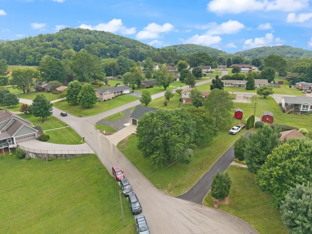 111 S Maplewood Drive Somerset KY 42501