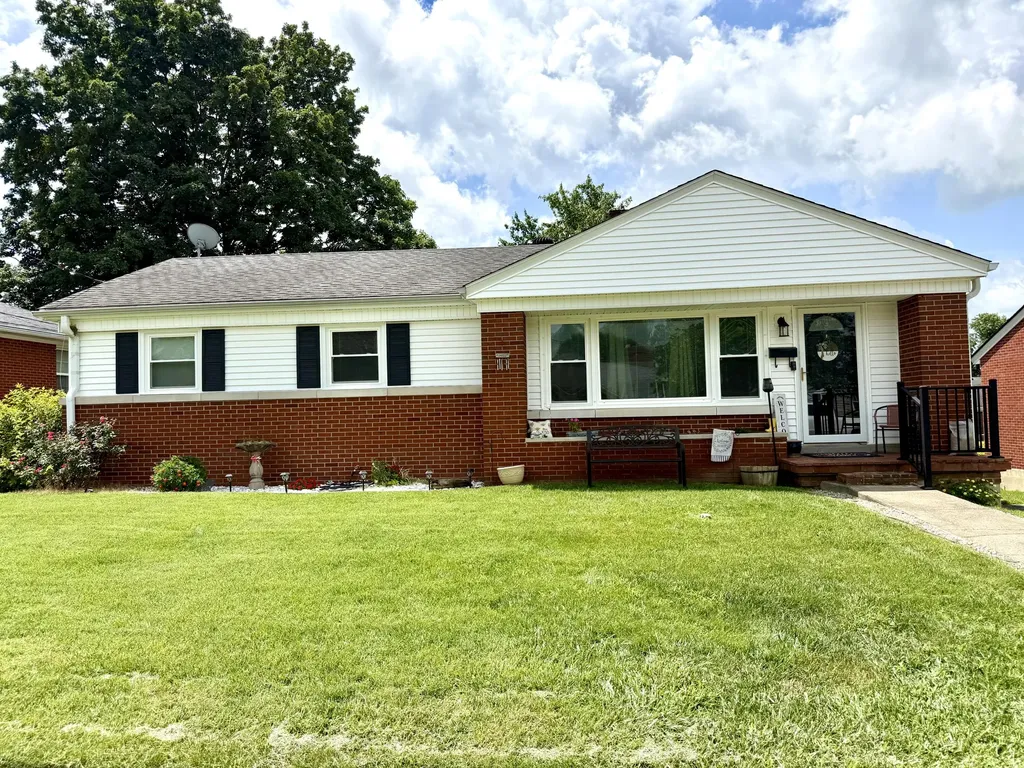 404 College Manor Harrodsburg KY 40330