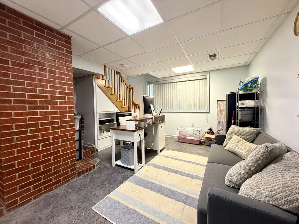 404 College Manor Harrodsburg KY 40330