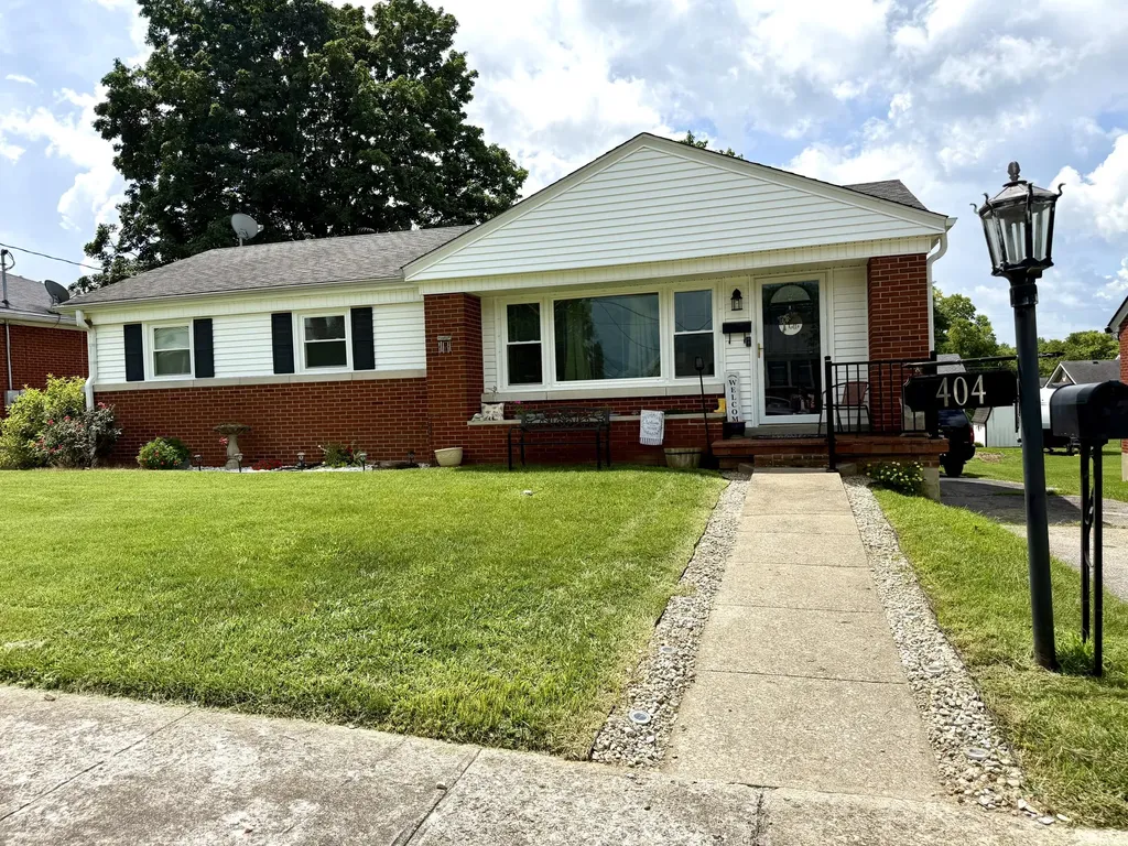404 College Manor Harrodsburg KY 40330