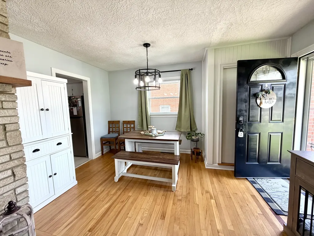 404 College Manor Harrodsburg KY 40330