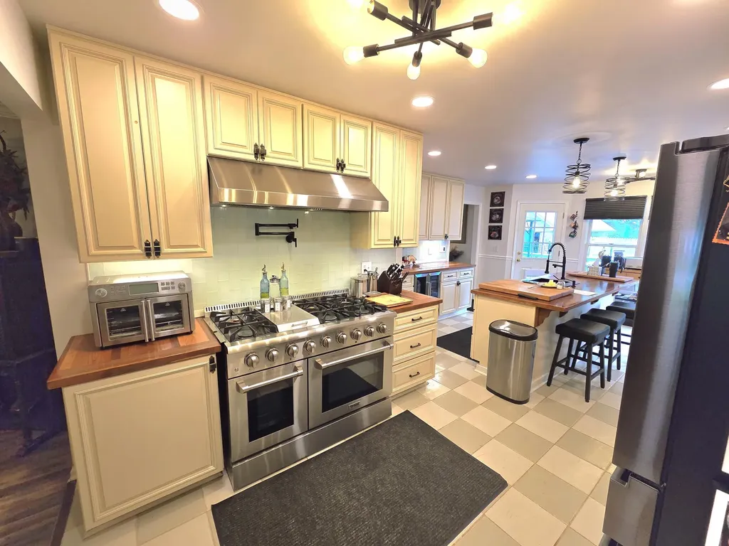 330 Stonecreek Place Paducah KY 42003