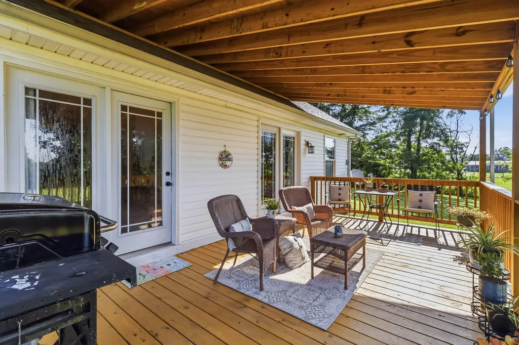 1655 Tick Ridge Road Waynesburg KY 40489