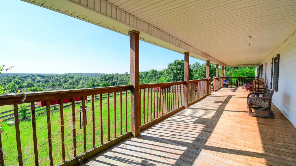 2010 Grapevine Road Harrodsburg KY 40330