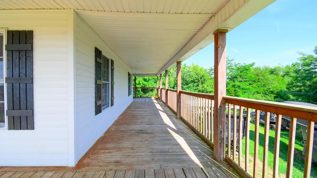 2010 Grapevine Road Harrodsburg KY 40330