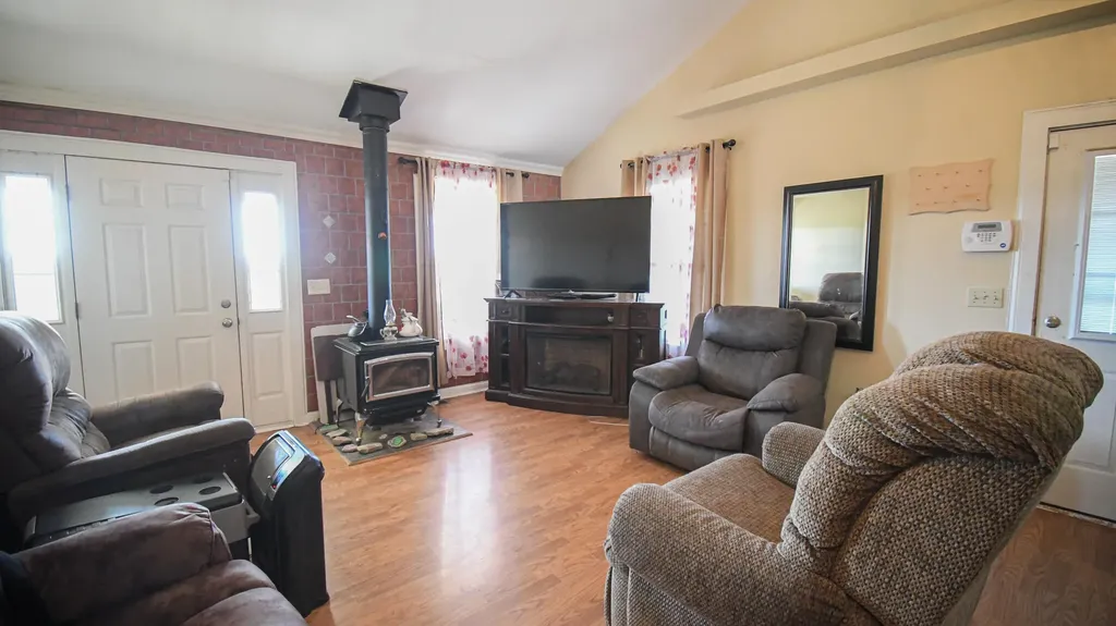 2010 Grapevine Road Harrodsburg KY 40330