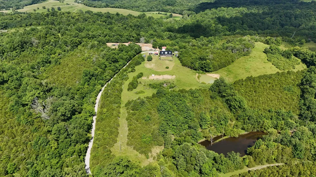 2010 Grapevine Road Harrodsburg KY 40330
