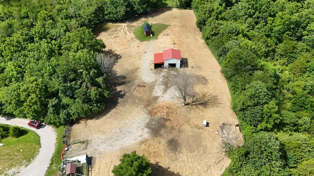 2010 Grapevine Road Harrodsburg KY 40330