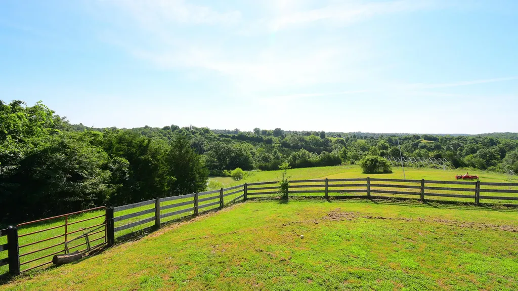 2010 Grapevine Road Harrodsburg KY 40330