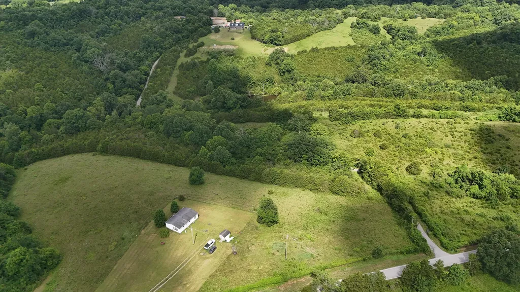 2010 Grapevine Road Harrodsburg KY 40330