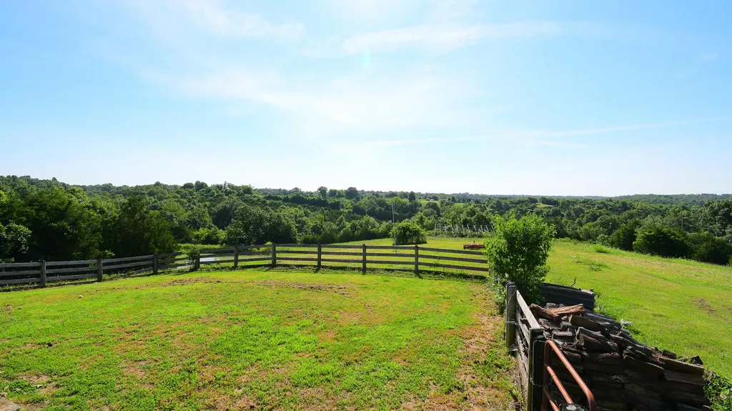 2010 Grapevine Road Harrodsburg KY 40330