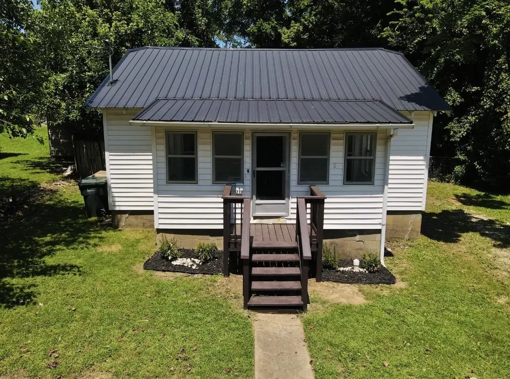 719 Hodge Street Madisonville KY 42431