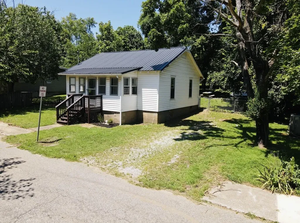 719 Hodge Street Madisonville KY 42431