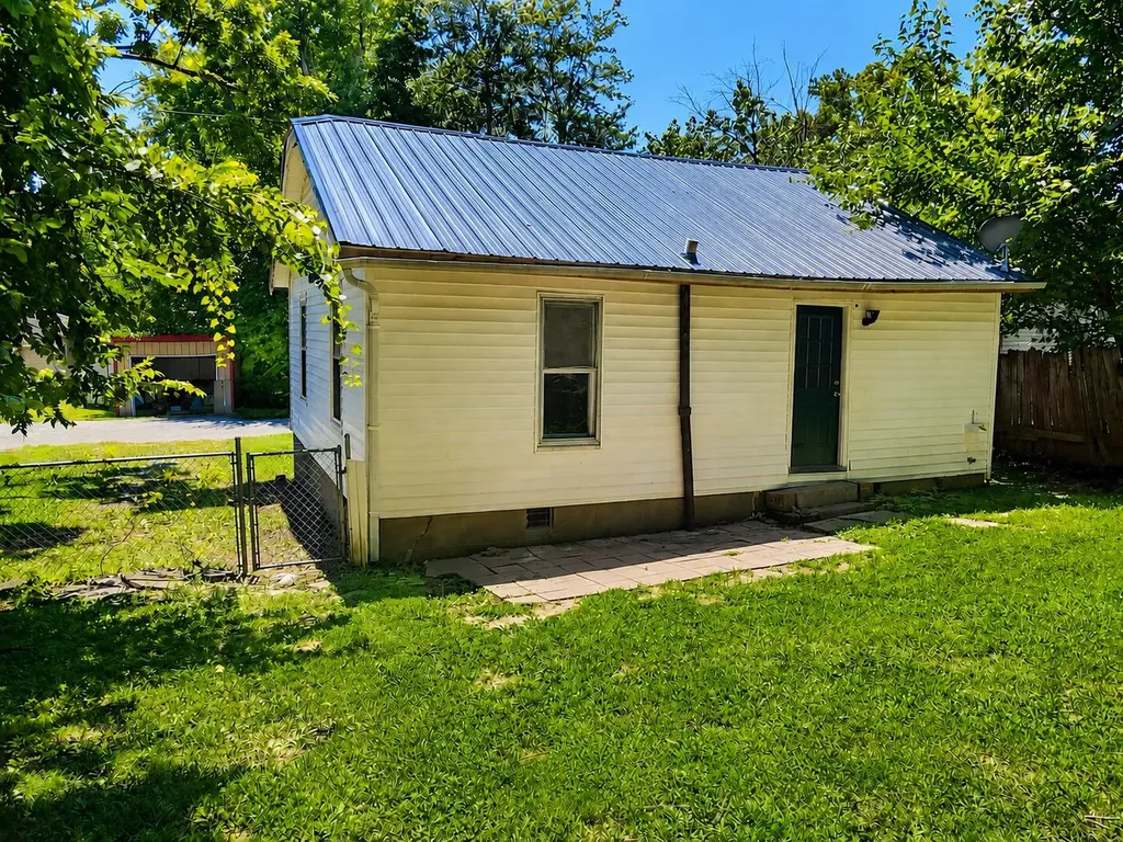 719 Hodge Street Madisonville KY 42431