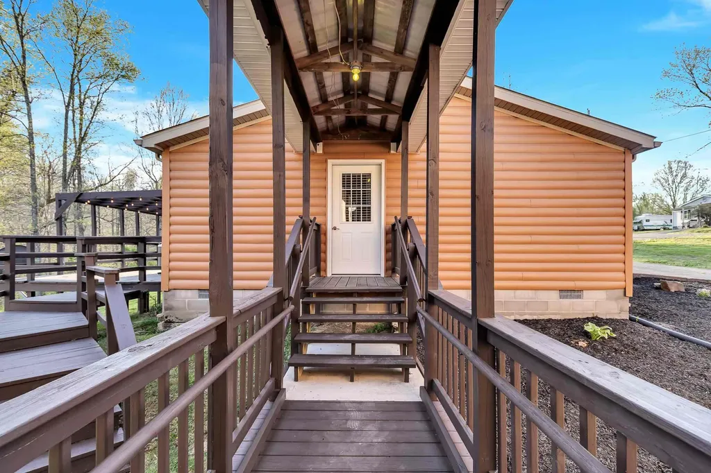 384 Adkins Camp Loop Hudson KY 40145