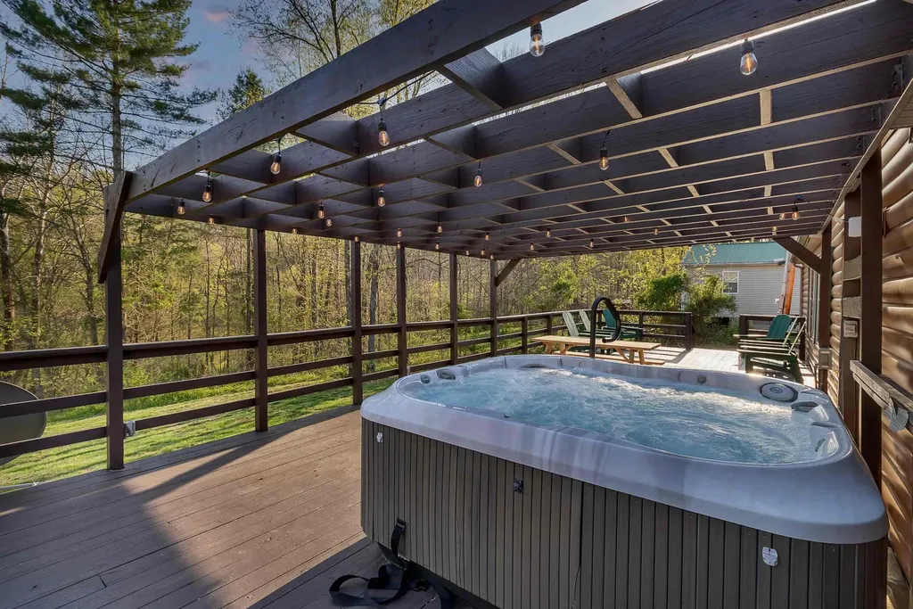 384 Adkins Camp Loop Hudson KY 40145
