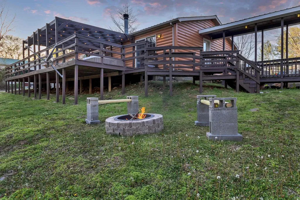 384 Adkins Camp Loop Hudson KY 40145