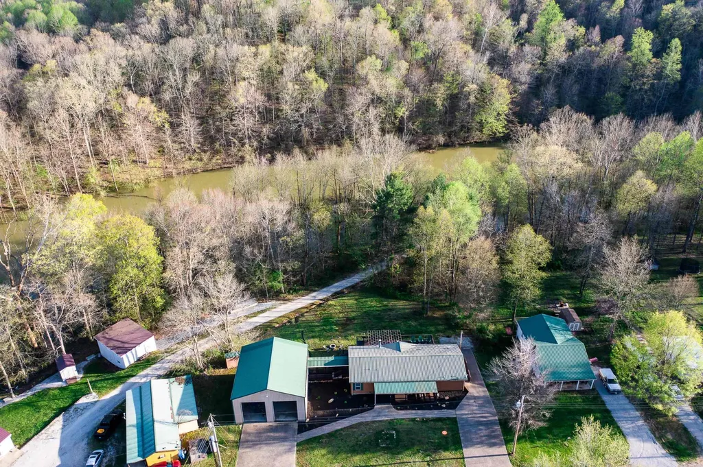 384 Adkins Camp Loop Hudson KY 40145