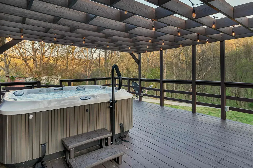 384 Adkins Camp Loop Hudson KY 40145