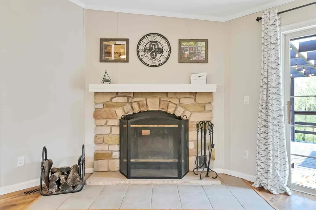 384 Adkins Camp Loop Hudson KY 40145